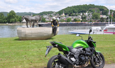 Rheinfähre bei Linz - Motorradtouren Eifel-Mosel-Hunsrück © Sabine Welte