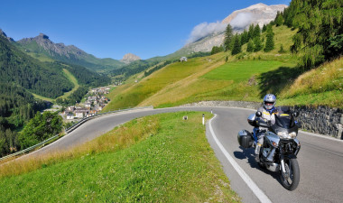 MoTOURguide-Norditalien-Motorradtour-Dolomiten-Passo Campolongo-Arraba© Heinz E. Studt
