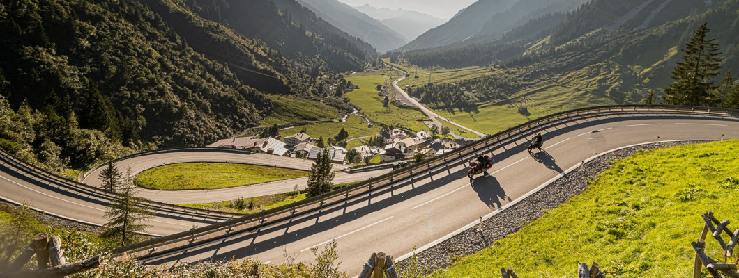 Der Arlbergpass - Zufahrt zum motorradfreundlichen Ort Stuben am Arlberg