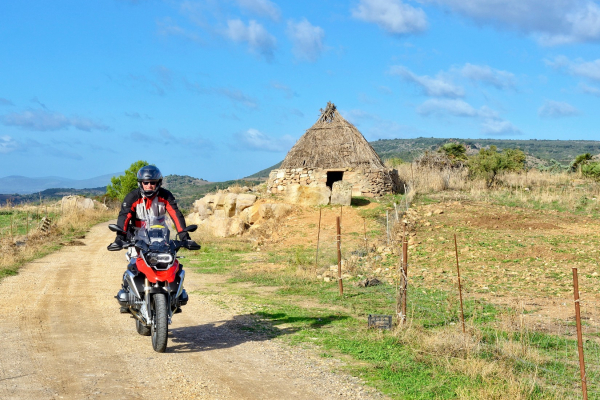 Motorrad fahren - Sardinien - Bergland von Porto di Alghero© Heinz E. Studt