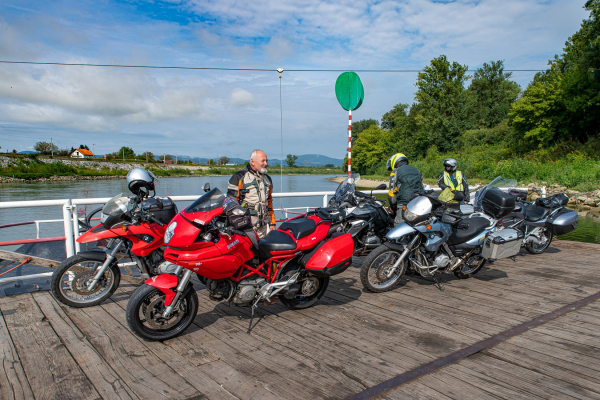 Motorrad fahren - Kroatien - Sava Fähre© Peter Wahl