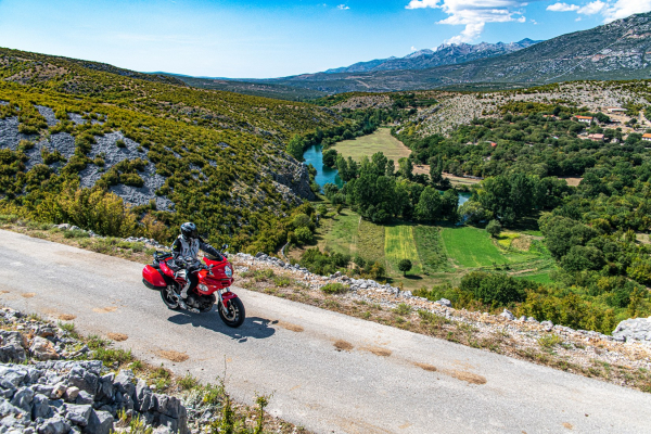 Motorrad fahren - Kroatien -  Wilder Westen Velebit© Peter Wahl
