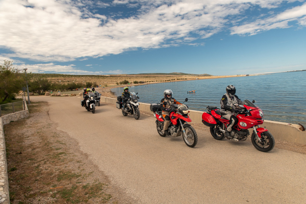 Motorrad fahren - Kroatien -  Zum Strandcafé © Peter Wahl