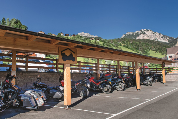 Hotel Condor-Motorradhotel in den Dolomiten®rotwild