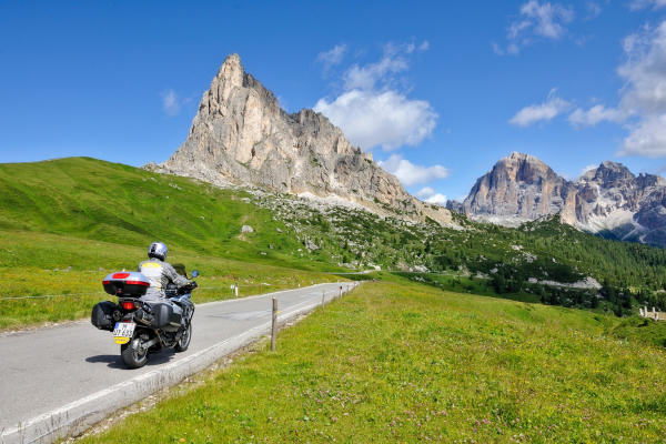 MoTOURguide-Norditalien-Dolomiten-Motorradtour-Dolomiten-Passo Campolongo © Heinz E. Studt