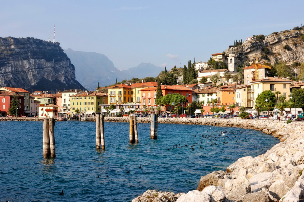 MoTOURguide Norditalien-Motorradtour-Trentino- Torbole Hafen© Heinz E. Studt