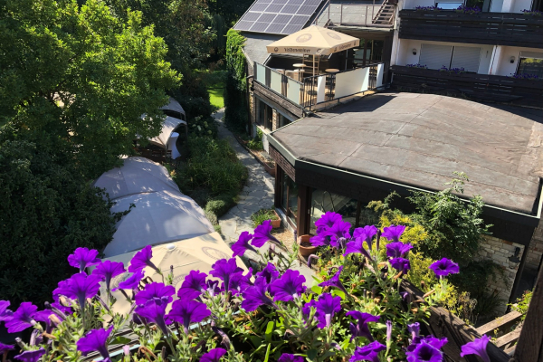 Träumerei im Garten der Kainsbacher Mühle©Klaus Hinterschuster