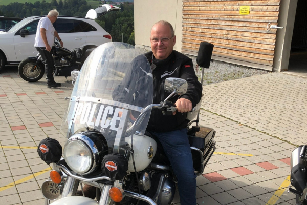 Edy mit seiner POLICE-Harley©Klaus Hinterschuster