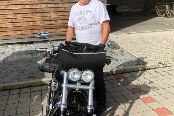 Dietmar mit seiner Harley©Klaus Hinterschuster