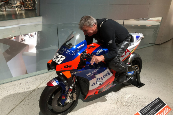 Bikerwirt Erich - KTM Motohall©Klaus Hinterschuster